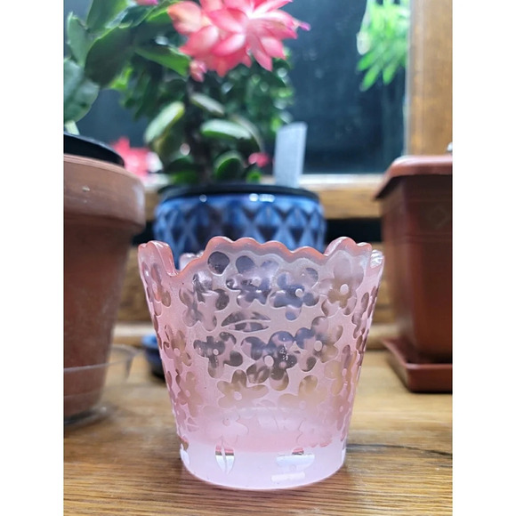 Pink Pressed and Frosted Scalloped Edge Glass Candle Holder - Picture 1 of 10